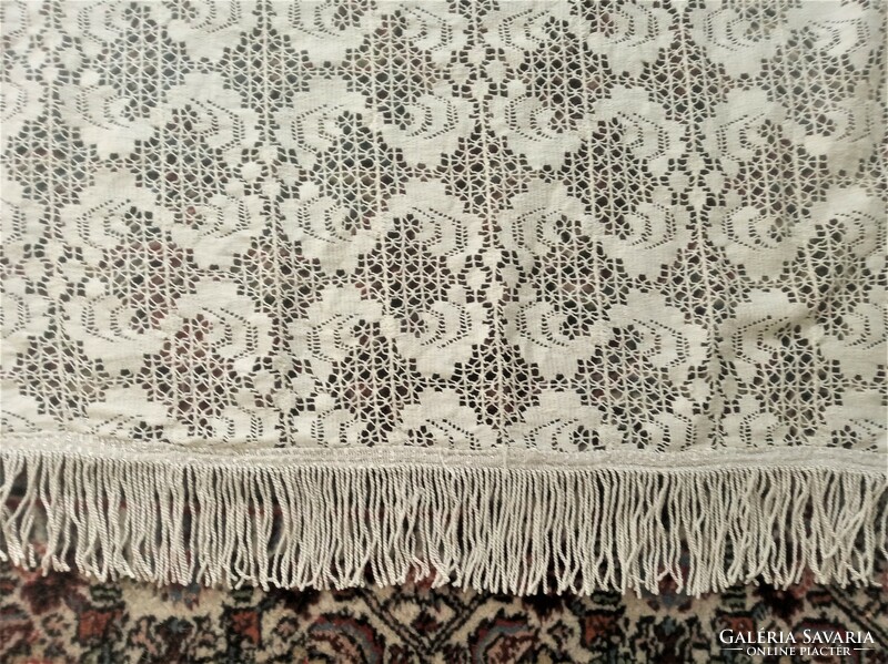 Ekrü lace curtain