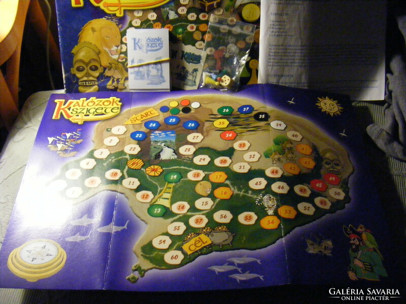 Retro pirate island board game