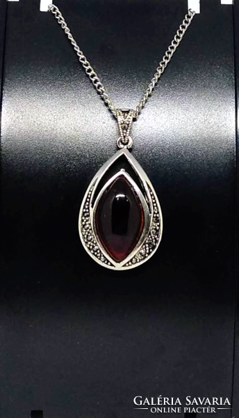 Red titanium crystal marquise cabochon pendant, marcasite in silver-plated socket y43732