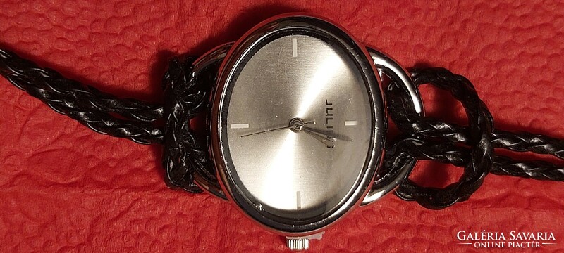 Women's wristwatch, new, with leather strap, quartz.