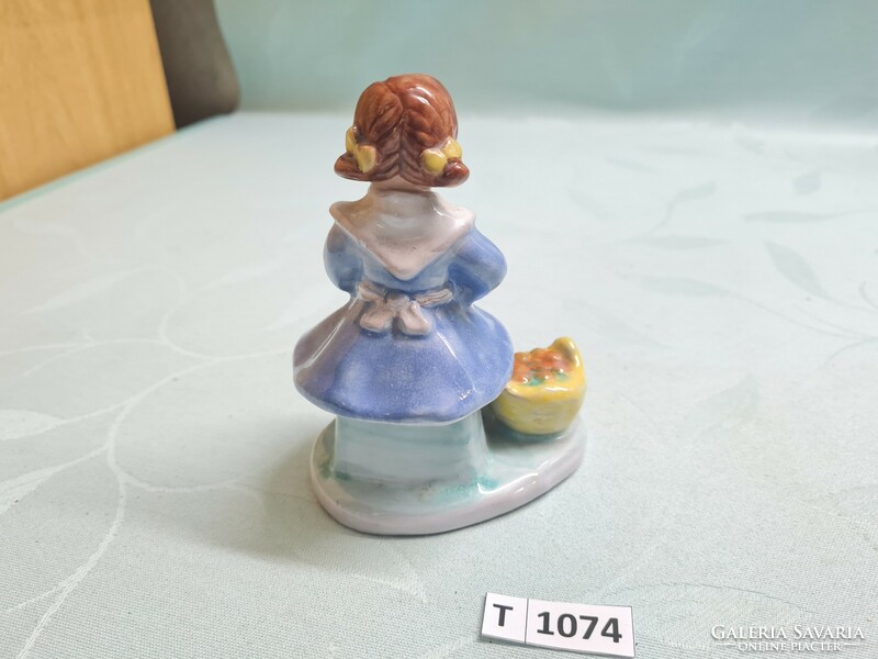 T1074 ceramic fruit picking girl Russian 11 cm