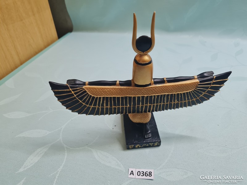 A0368 goddess Isis polyresin statue 19x24 cm