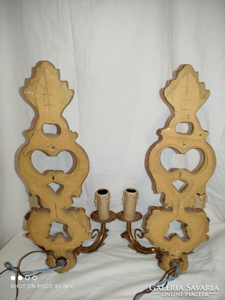 Art deco vintage Italian carved gilded wooden wall arm wall lamp in a pair