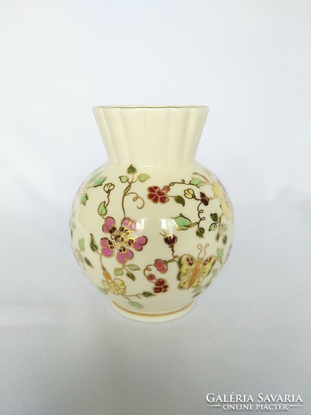 Zsolnay globe vase with butterfly collar. (No.: 23/161.)