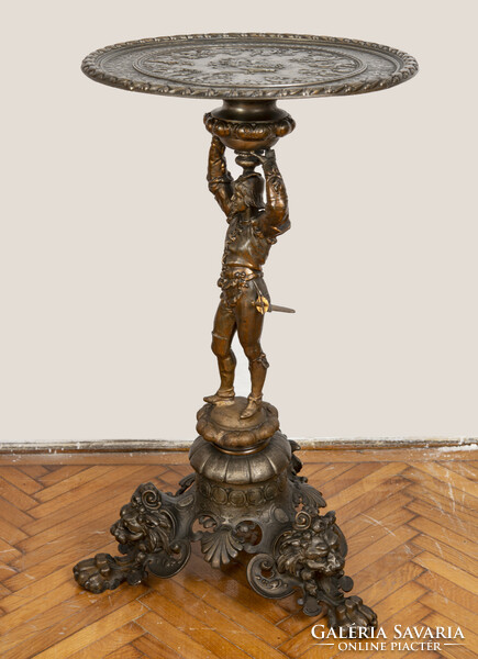 Neobarokk figurális asztal (fémötvözet)