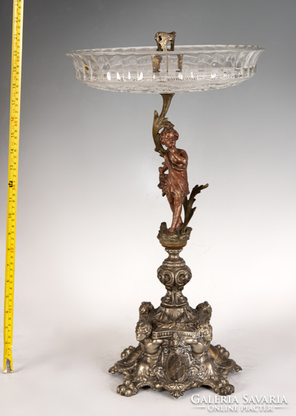 Neo-baroque centerpiece decorated with plastic figures