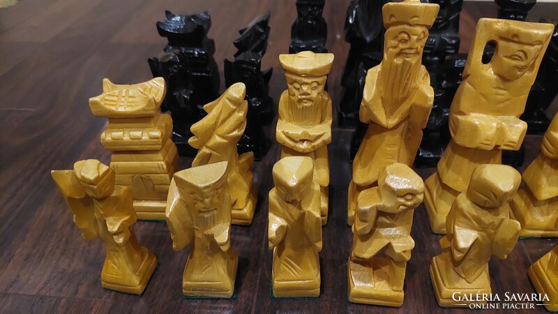 Keleti figurás sakk készlet