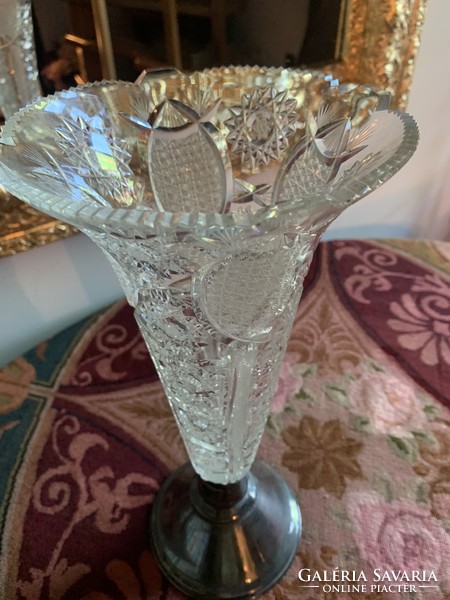 Antik talpas kristály váza