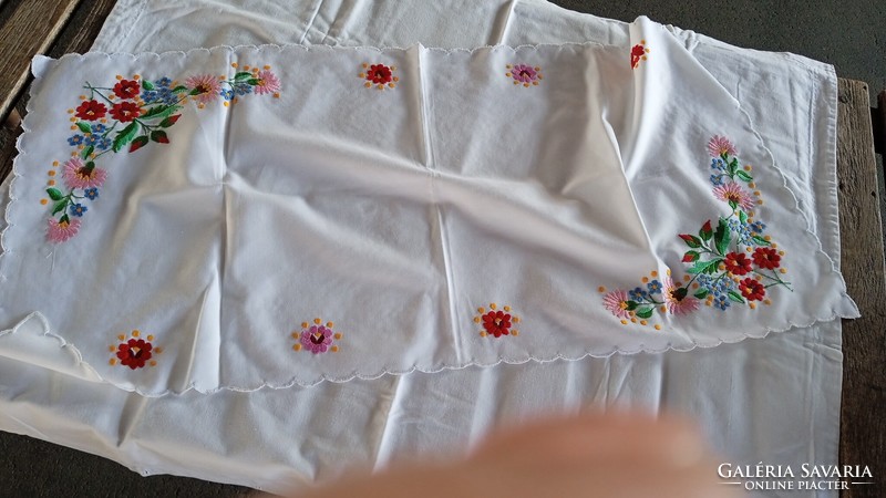 Beautiful embroidered running tablecloth Kalocsa