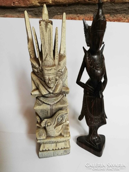 2 old wooden statues