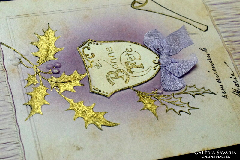 Antik dombornyomott  litho üdvözlő képeslap valódi selyemszalag arany magyal levél