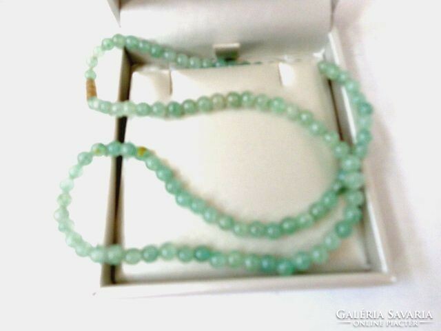 Aventurine old beautiful small string of pearls necklace