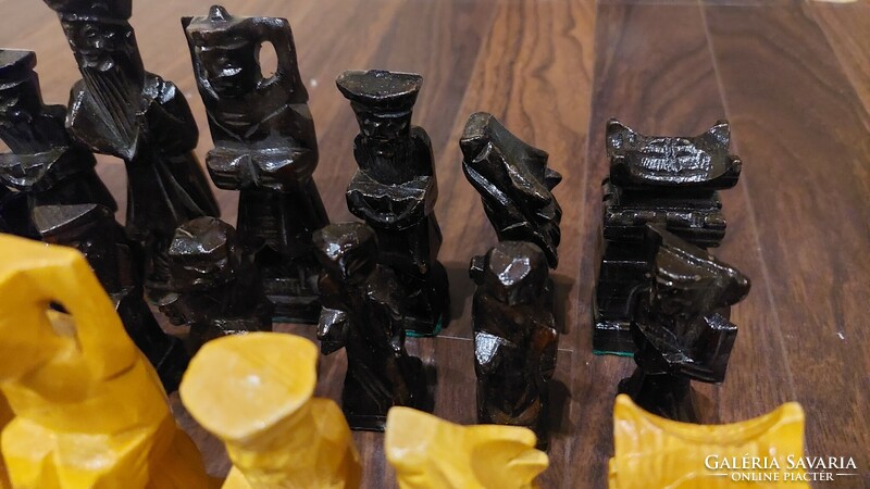 Keleti figurás sakk készlet