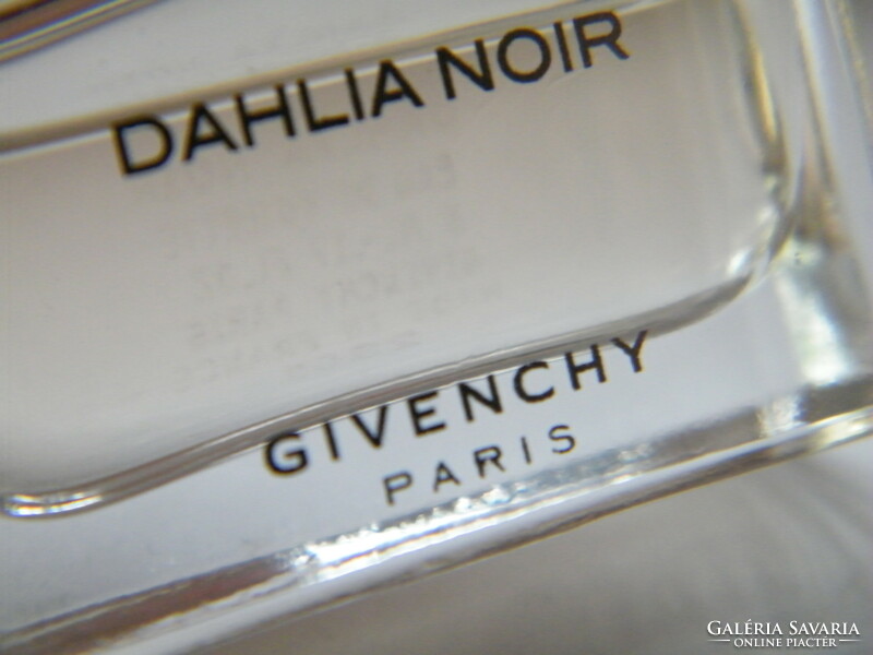 Givenchy dahlia noir gift set (mini perfume, scented candle)