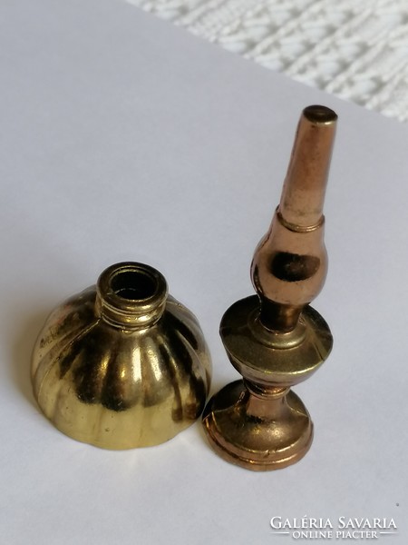 Retró babaház dekoráció vagy polcdísz gyűjteménybe,  fém mini  burás lámpa  12.