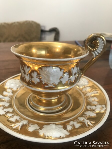 Empire porcelain tea cup with lip