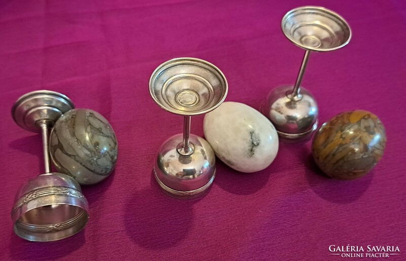 Mineral eggs in a silver-plated holder (l4104)