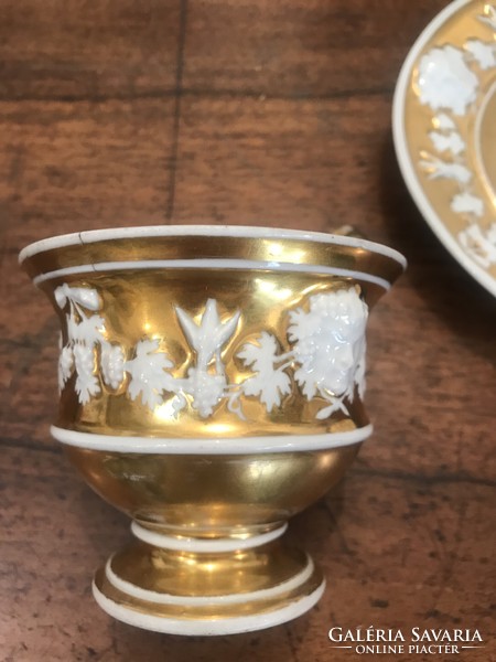 Empire porcelain tea cup with lip