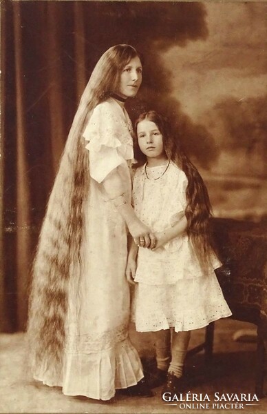 Photographer Károly Sellei 1N847: antique long-haired mother and daughter portrait photography hairstyle fashion