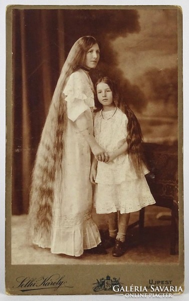 1N847 Sellei Károly fotográfus : Antik hosszú hajú anya és lánya portré fotográfia frizura divat