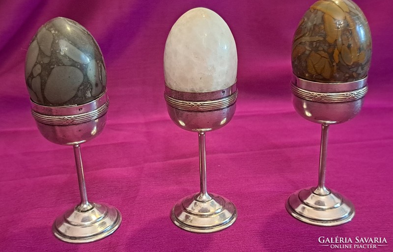 Mineral eggs in a silver-plated holder (l4104)