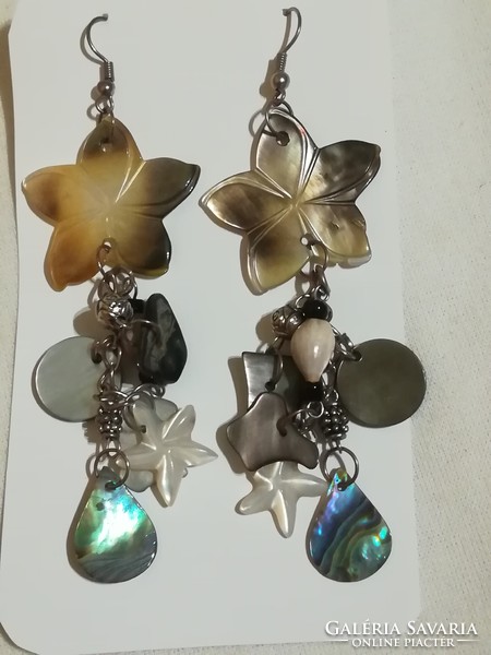 Shell earrings with pearls / with black shell and abalone shell ornaments / .