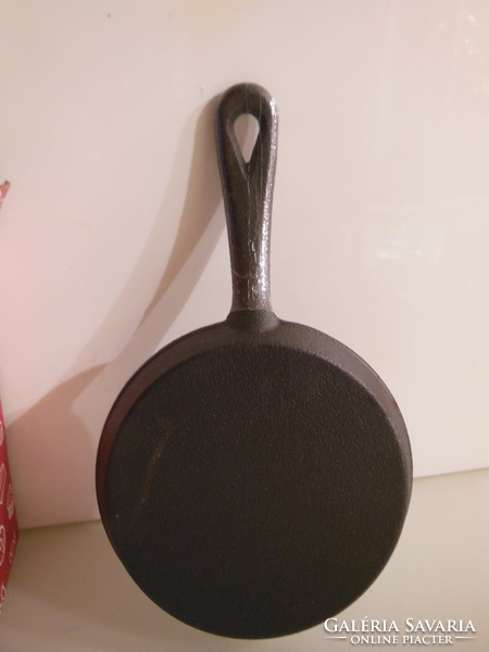 Frying pan - new - cast iron - 22 x 13 x 1.5 cm - German - flawless