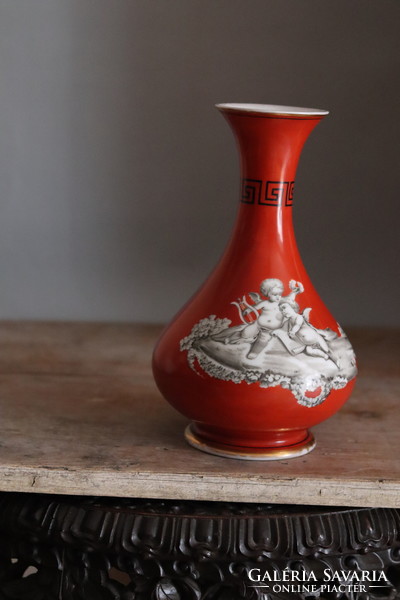 Puttous porcelain vase