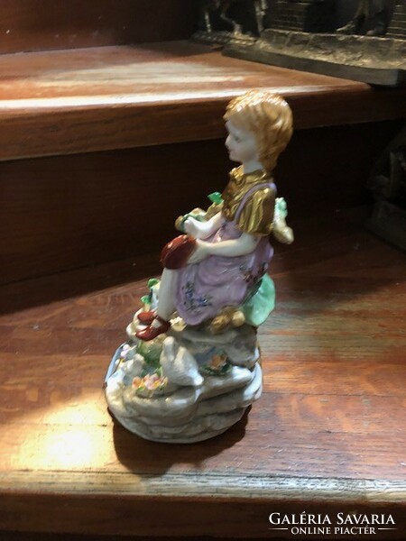 Meiseni porcelán szobor, 20 cm-es magasságú, hibátlan darab.