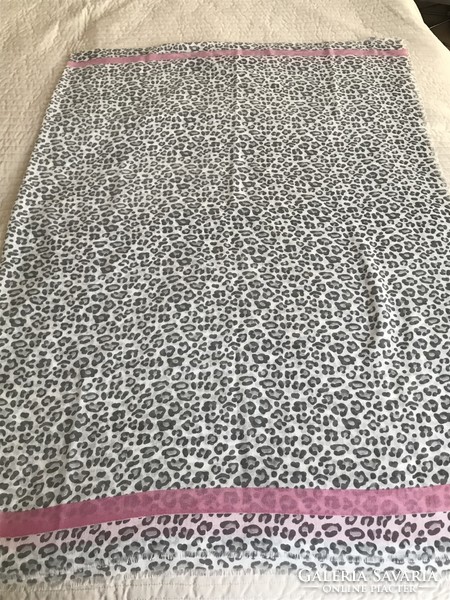 Hatalmas pamut és viszkóz keverék sál leopárd mintával, 200  x 130 cm