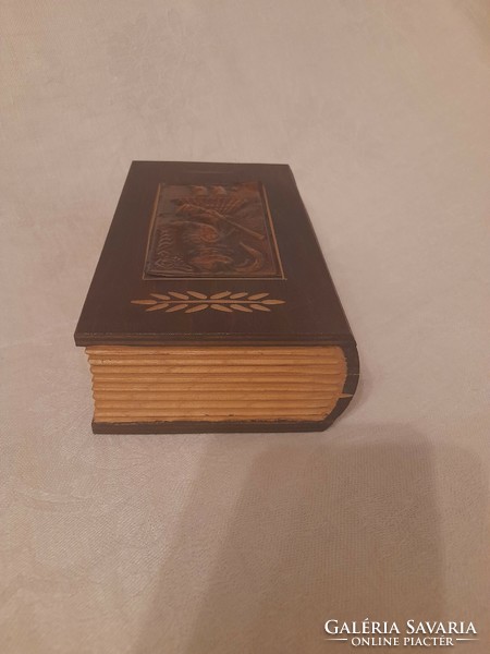 Könyv alakú fa titokdoboz réz betéttel