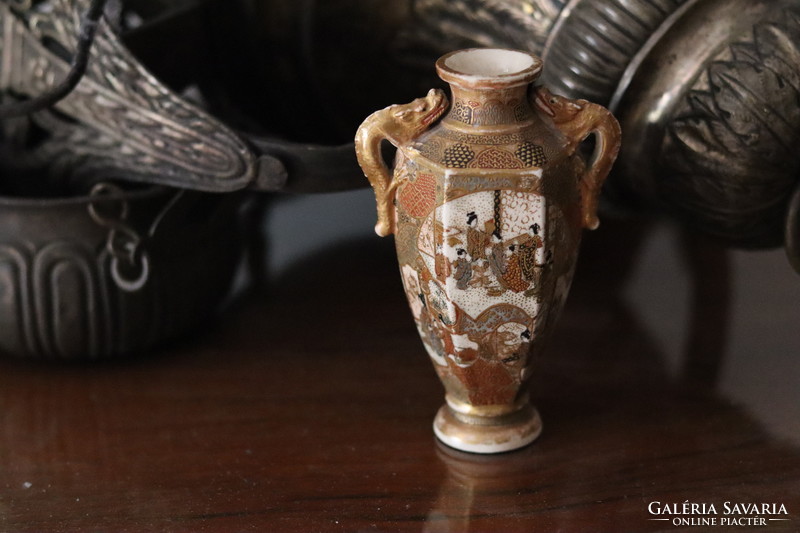 Antique Japanese satsuma vase