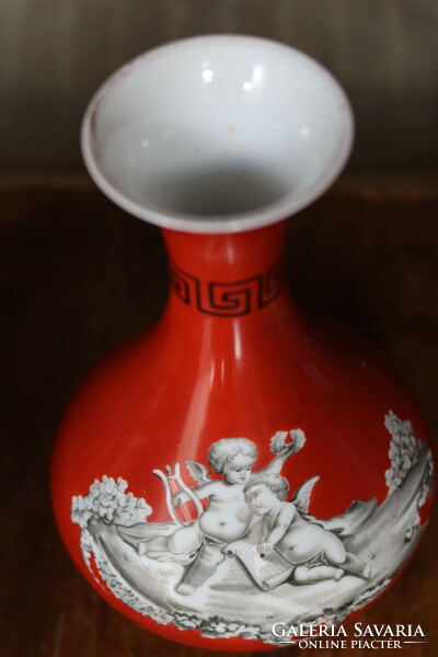 Puttós porcelán váza