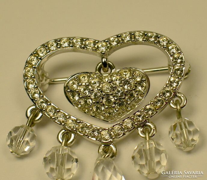 Beautiful brooch with swarovski polished crystals! Signaled!