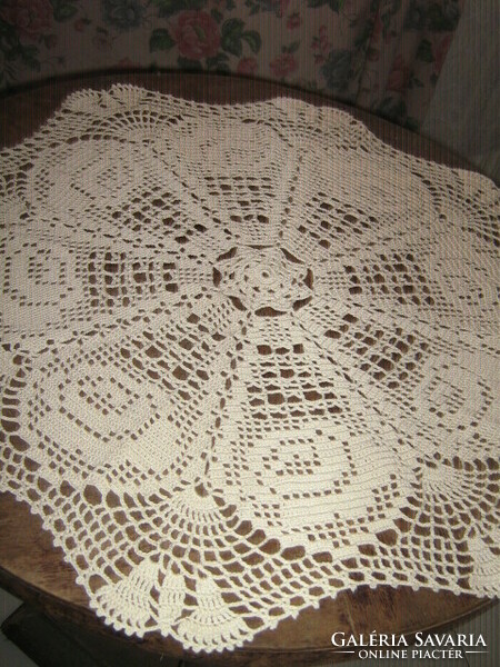 Dreamy special ecru hand-crocheted antique round rose lace tablecloth