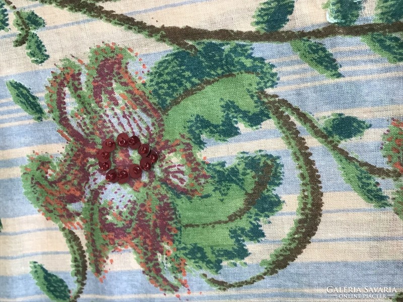 Finom pamut sál virágfüzér mintával, gyöngyös és flitteres díszítéssel, 180 x 75 cm