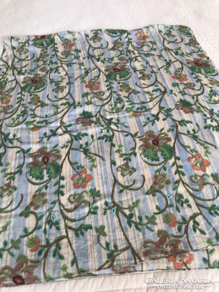 Finom pamut sál virágfüzér mintával, gyöngyös és flitteres díszítéssel, 180 x 75 cm