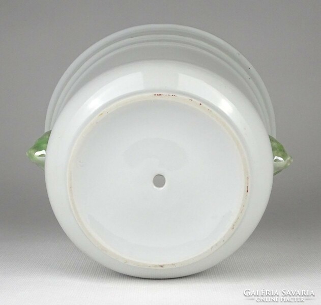 1N885 old porcelain bowl with a lion's head