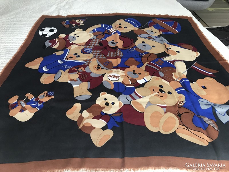 Huge wool scarf with a large teddy bear family, 112 x 115 cm