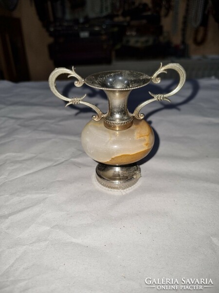 Ónix betétes fém váza