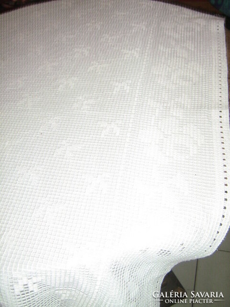 Gyönyörű különleges fehér selyemre varrt csipke függöny vagy ágytakaró