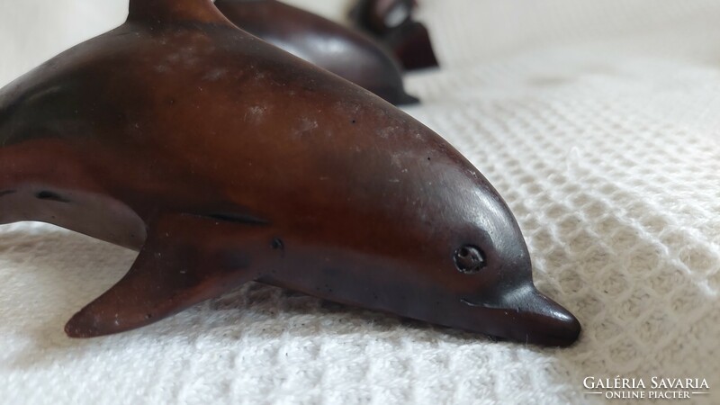 3 db delfin szobor