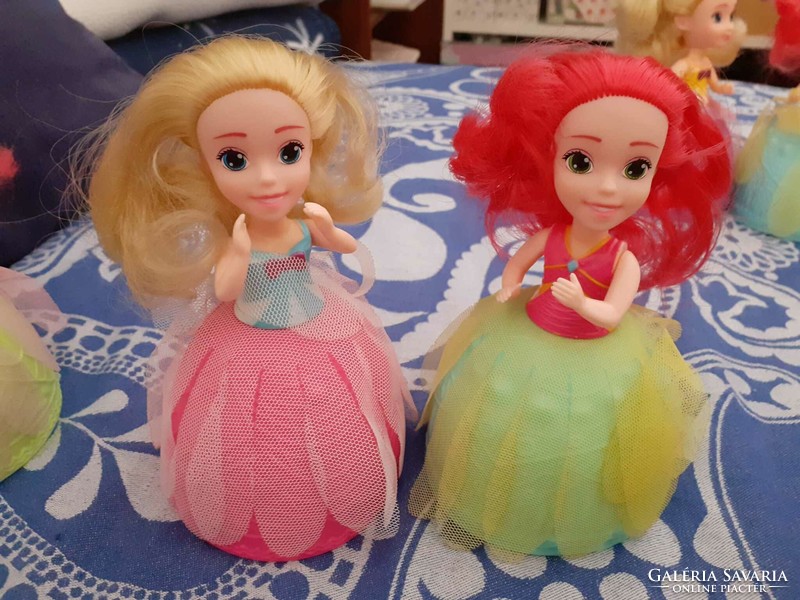 Emco gelato surprise cookie doll folding skirt - surprise doll in a pair. (Cinderella and Ariel)