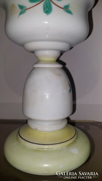 Antik fújt, tejüveg petróleumlámpa
