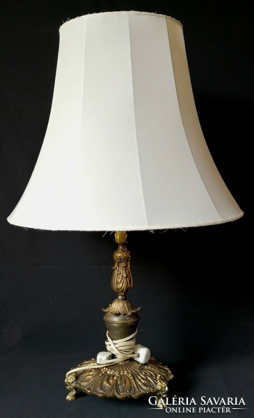 Dt/313 – a huge neo-baroque style table lamp with a fabric shade and lion's claw legs