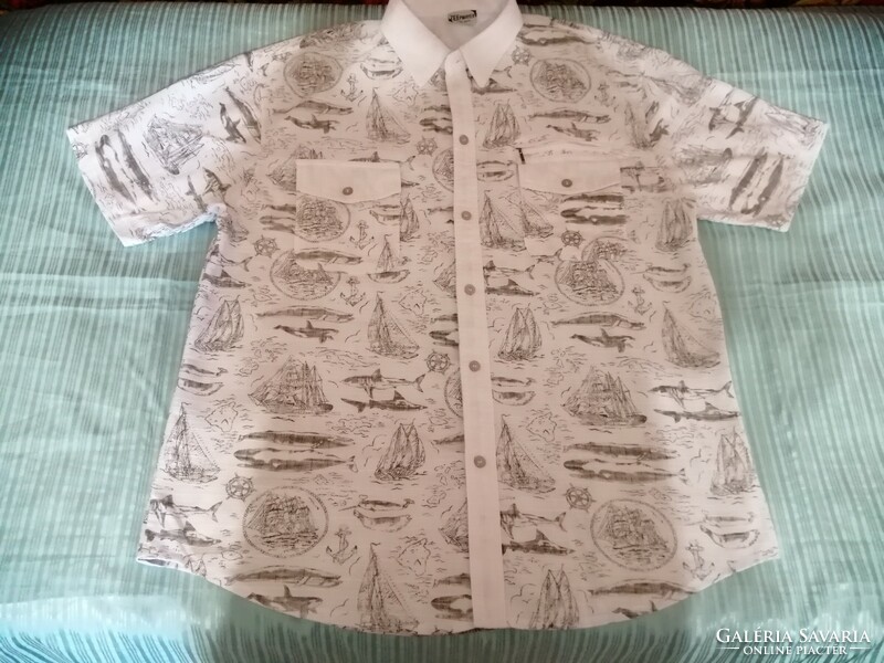 Xxl-e men's Hawaiian style shirt.