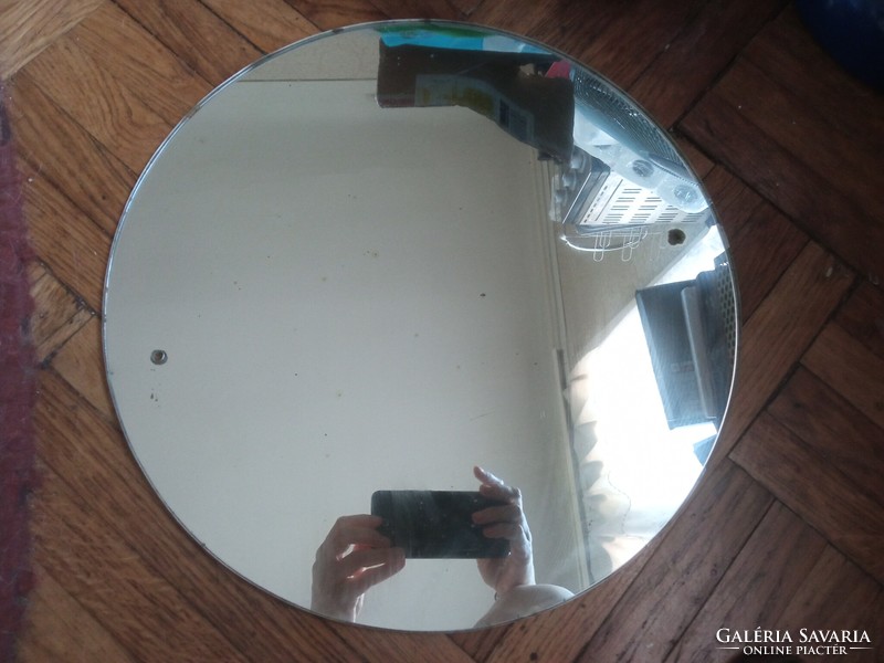 Wall-mounted massive round mirror 40cm