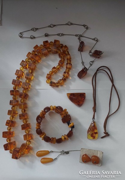 Amber and amber-effect jewelry in one