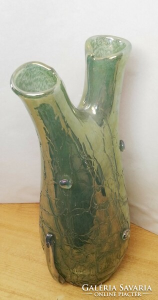 Különleges opálzöld rusztikus felületű váza Murano 1980-s évek, ritkaság a vitrinedbe