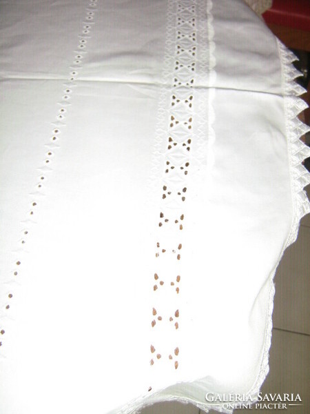 Álomszép elegáns fehér szélén csipkés madeira vászon terítő garnitúra 4 darabos
